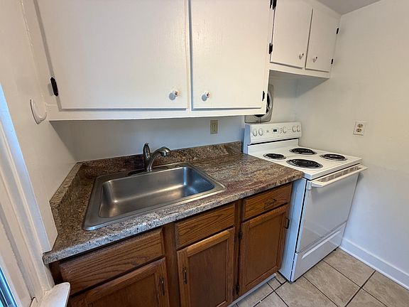 4th image of 16 Covell Ave #2