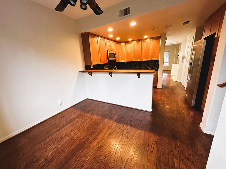 470 White Chapel Ave — Photo 3