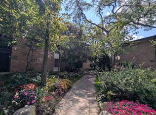5534 E Lake Dr APT B, Lisle, IL 60532
