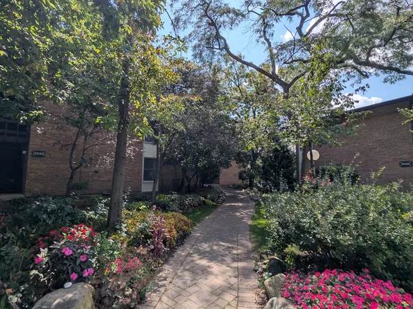 5534 E Lake Dr, Lisle, IL
