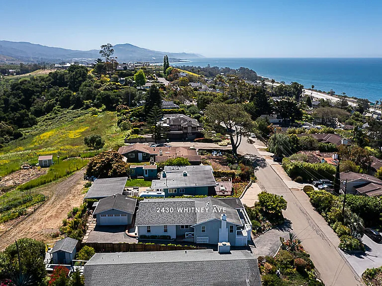 2430 Whitney Ave — Photo 31