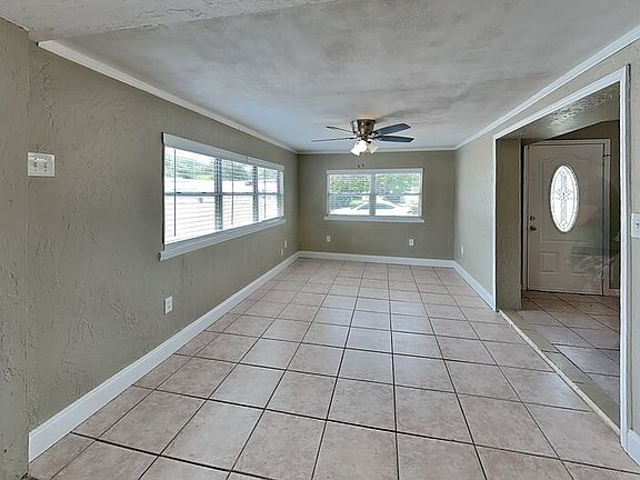 4th image of 2514 E 10th Avenue Dr