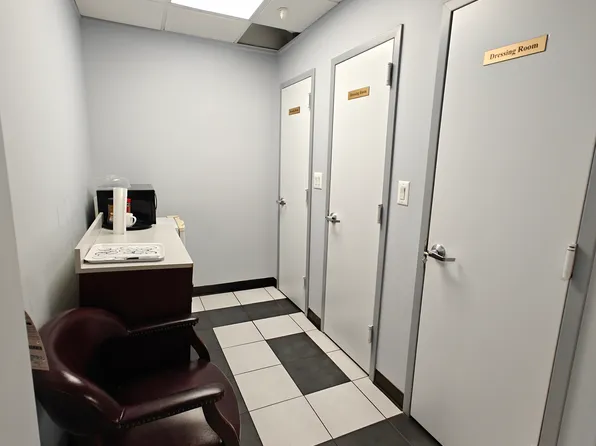 8686 Bay Parkway image 11 of 12