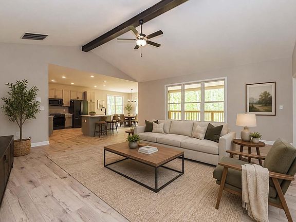 5th image of 17 Red Oak Dr