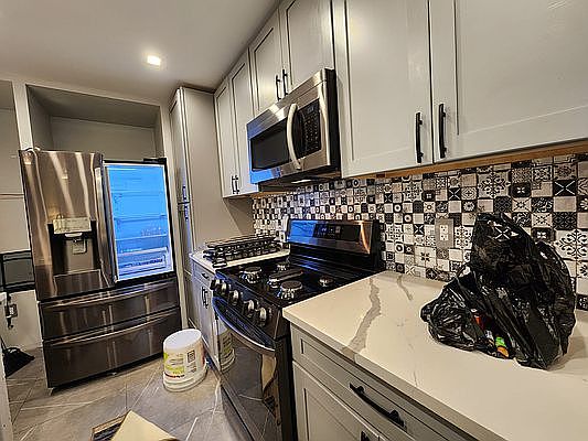 5th image of 222 E 16th St #F