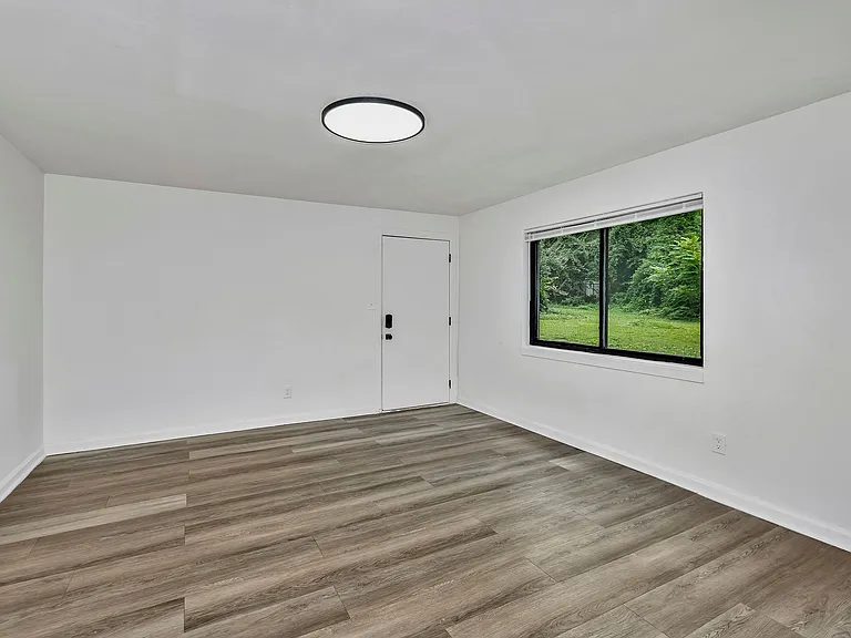 2535 Lysle Ln #1B — Photo 4