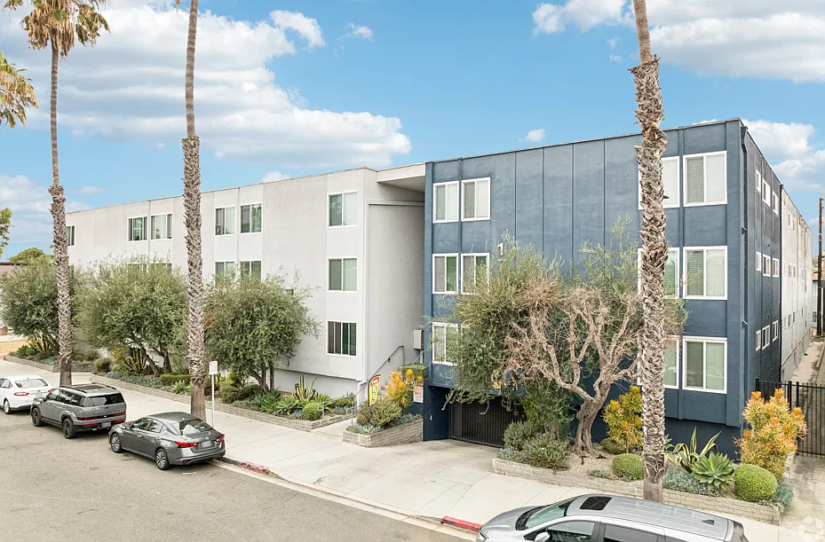 Park Apartments — Photo 4