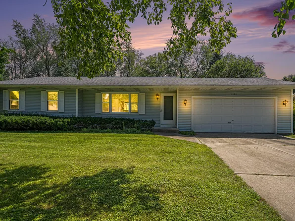 1028 Piccadilly Rd, Kalamazoo, MI 49006