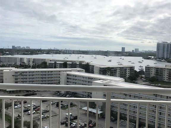 2nd image of 18011 Biscayne Blvd APT 1403