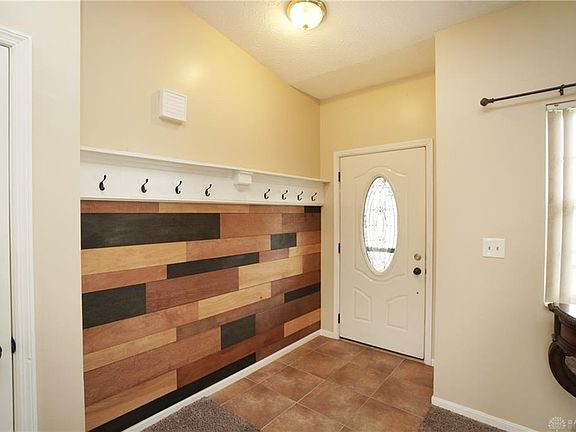 5th image of 828 Greenwood Ln