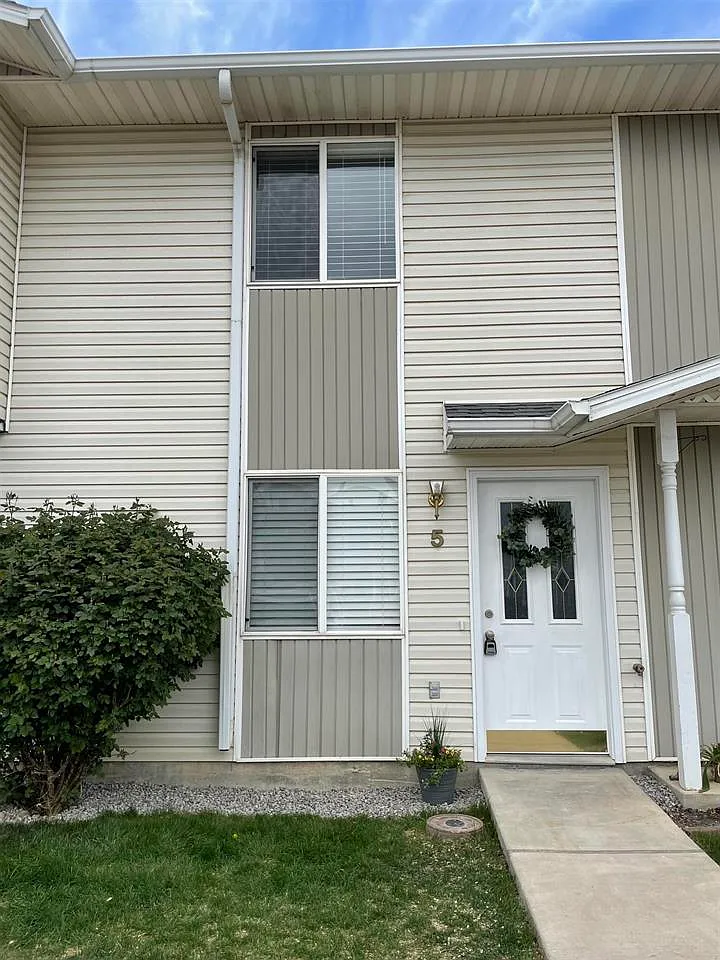 3 bed, 1.5 bath, 1204 sqft, $1,700 — Photo 1