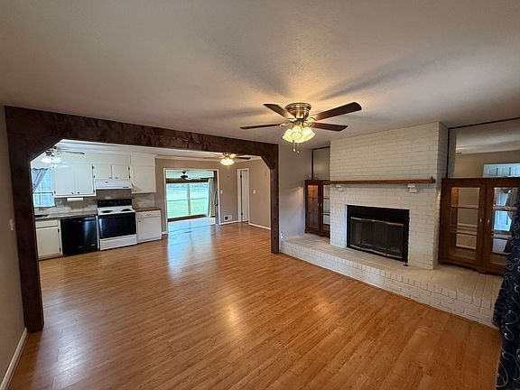 3rd image of 2025 Hinton Dr