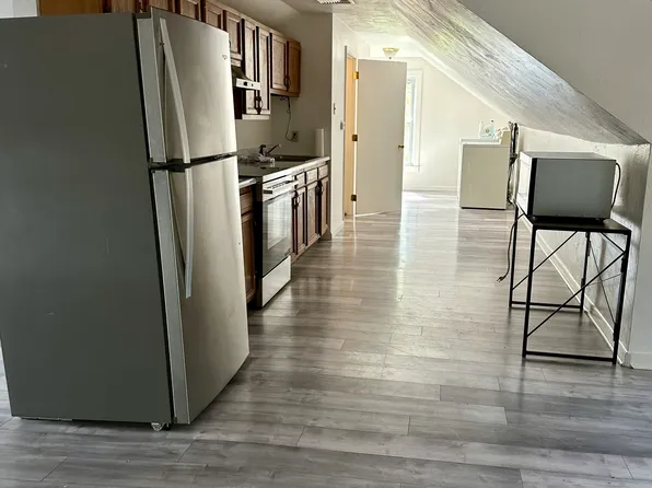 1064 Pleasant St APT 4, Worcester, MA 01602