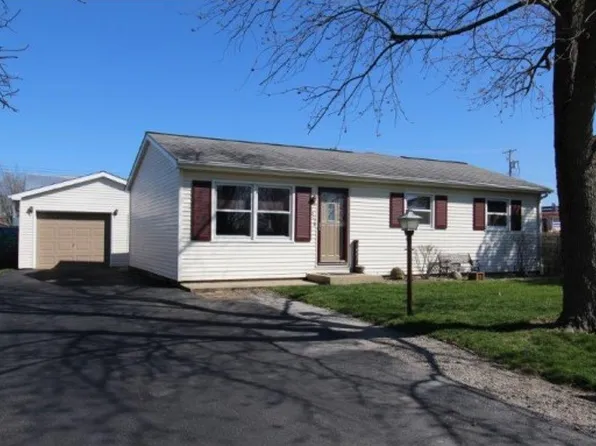 1401 Davis St, Charleston, IL 61920