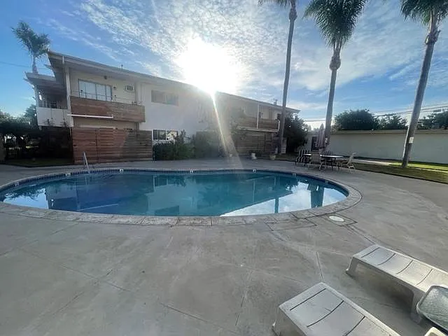 1 bed, 725 sqft, $2,300 — Photo 3