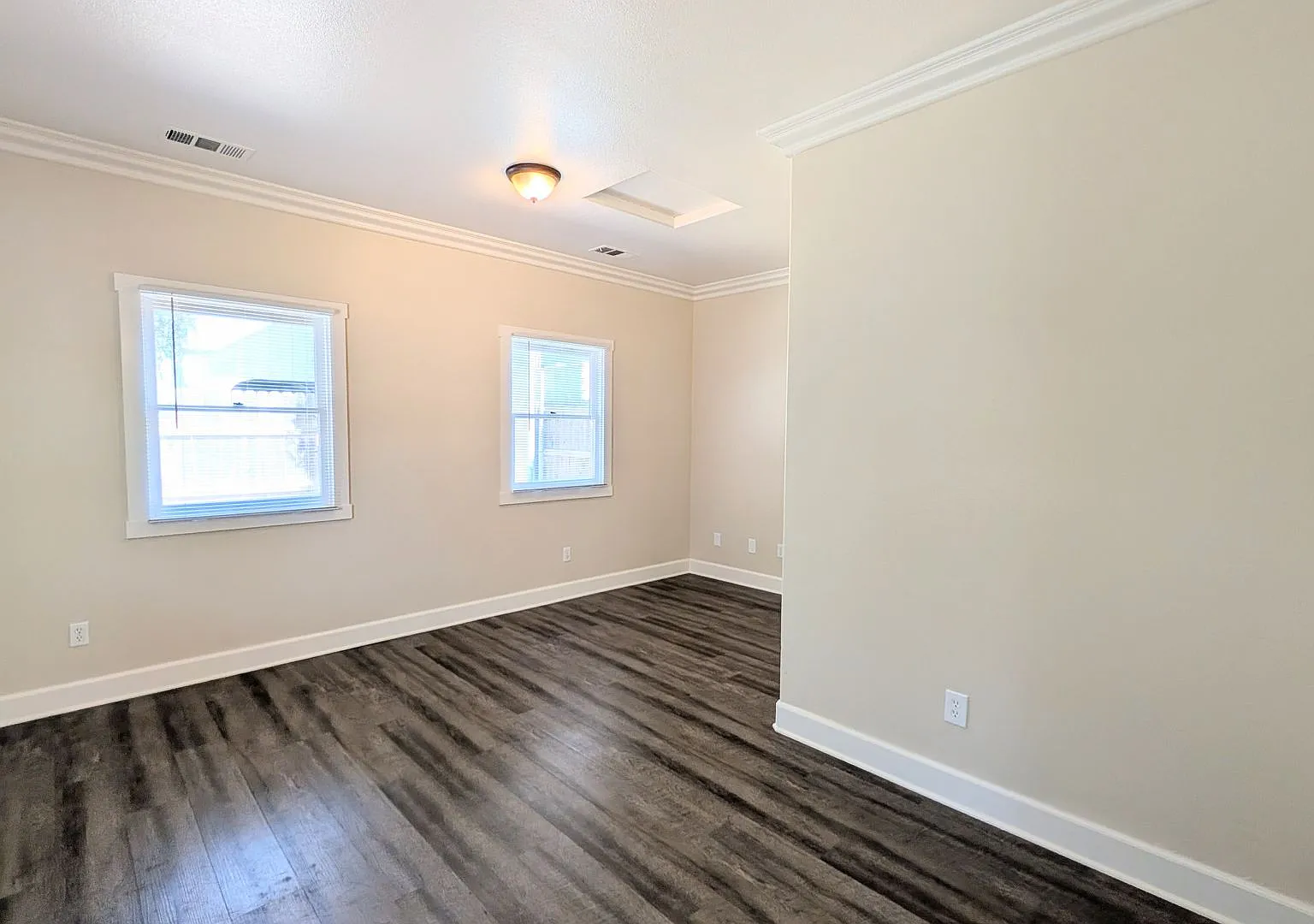 Great Downtown Location!! Gated Parking! — Photo 3