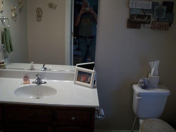 1/2 Bath Down Stairs