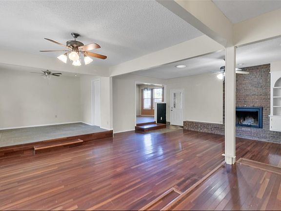 5th image of 406 Garland St