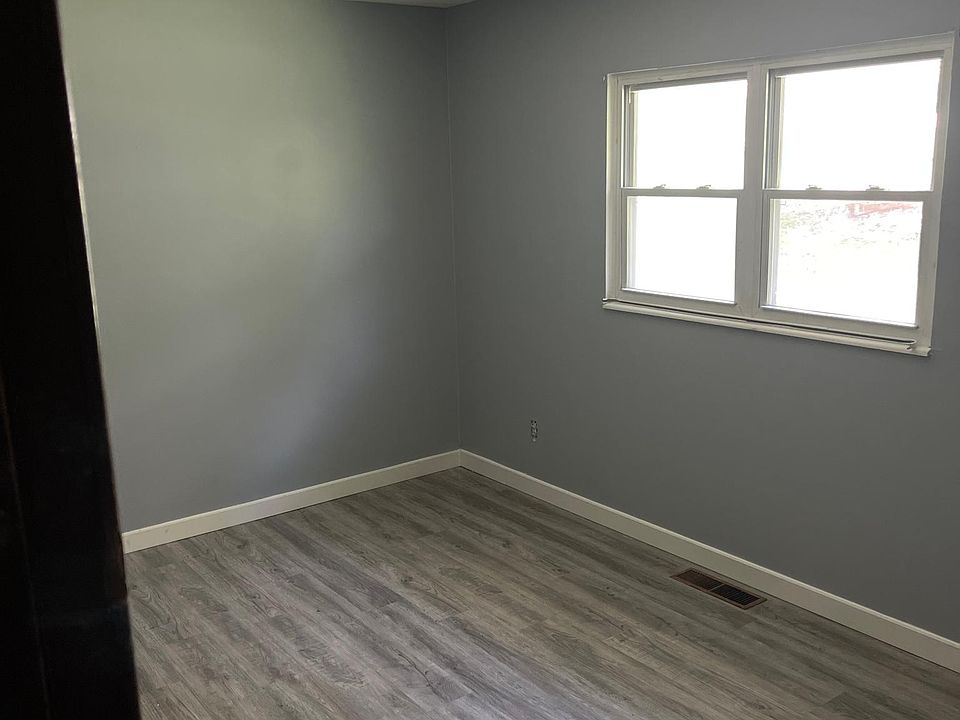 2nd image of 107 E Cherry St
