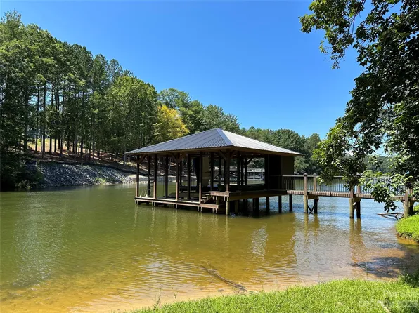 1096 Lake Vista Dr NE, Connelly Springs, NC 28612