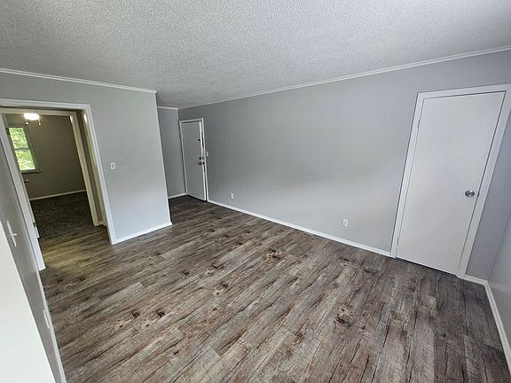 4th image of 101 College Park Ln APT 12