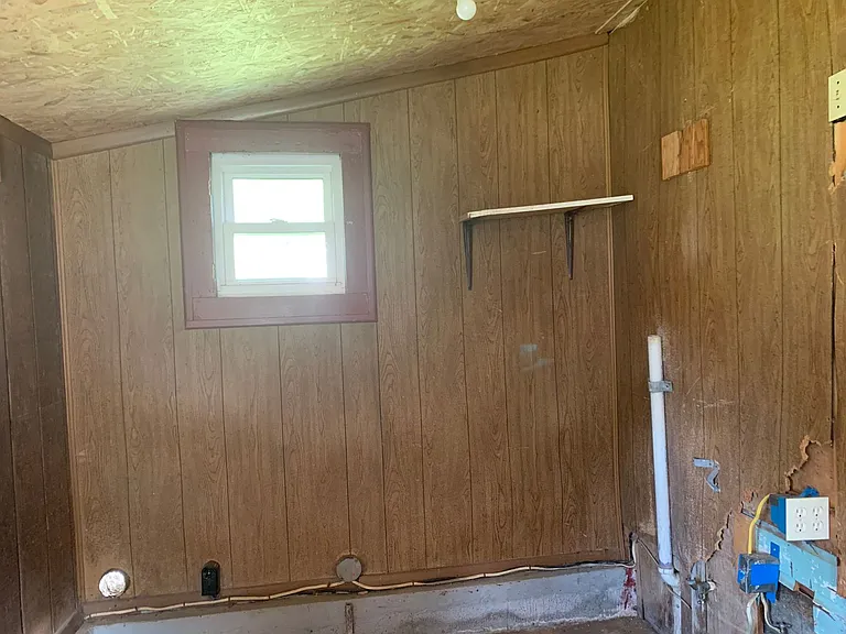 1301 Halsey Ave NE — Photo 10