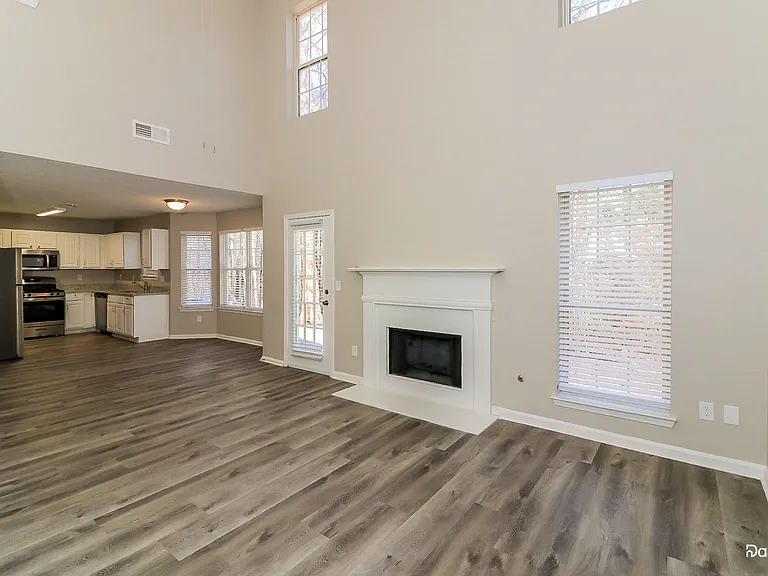 2903 Yukon Trl NW — Photo 3