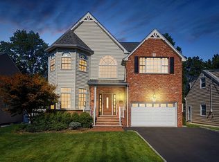 1055 Coolidge St, Westfield, NJ 07090