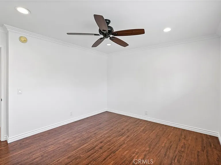 10811 Des Moines Ave — Photo 39