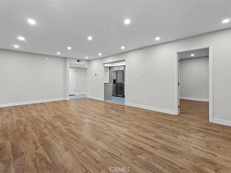 6752 Hillpark Dr #303 — Photo 8