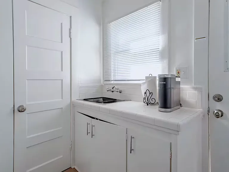 653 Flower Ave #D — Photo 10