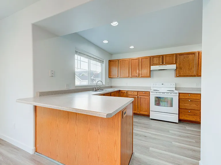 1094 Longbow Ln #D — Photo 4