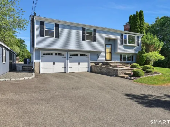 58 School House Road, Wallingford, CT 06492