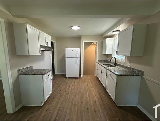 3rd image of 14910 E State Fair St