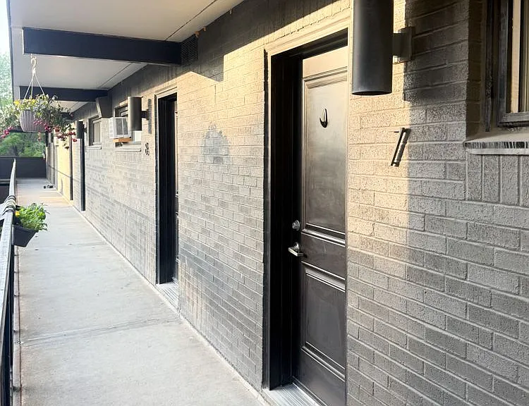 678 Queen St E #7 — Photo 2