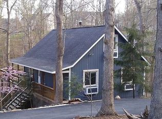 1249 Lakeview Dr, Cross Junction, VA 22625