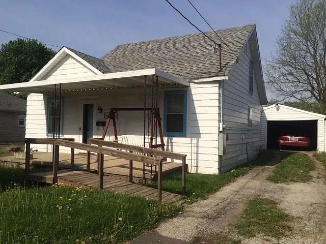 1812 S Pershing Ave photo 1