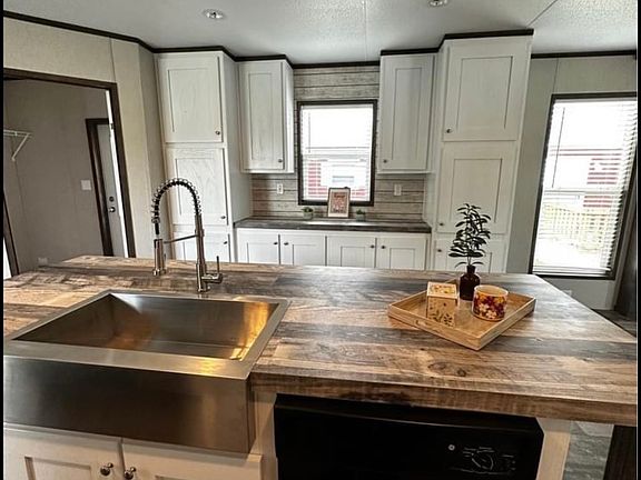 2nd image of 2401 SE 44th St #Hd5705