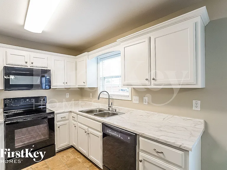 3745 Nadia Dr — Photo 5