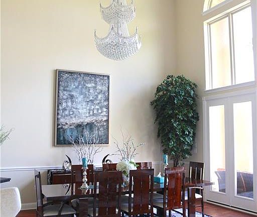 4th image of 812 Helmsley Pl