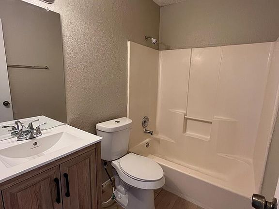 5th image of 3910 Bourbon St APT B