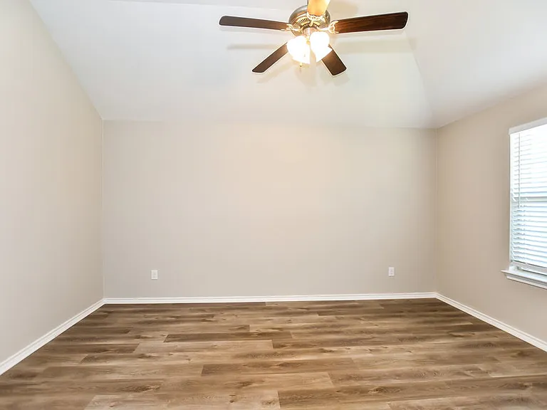 4713 Joshua Dr — Photo 7