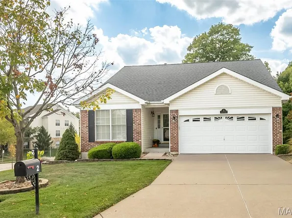 2 Soenker Cir, Saint Peters, MO 63376