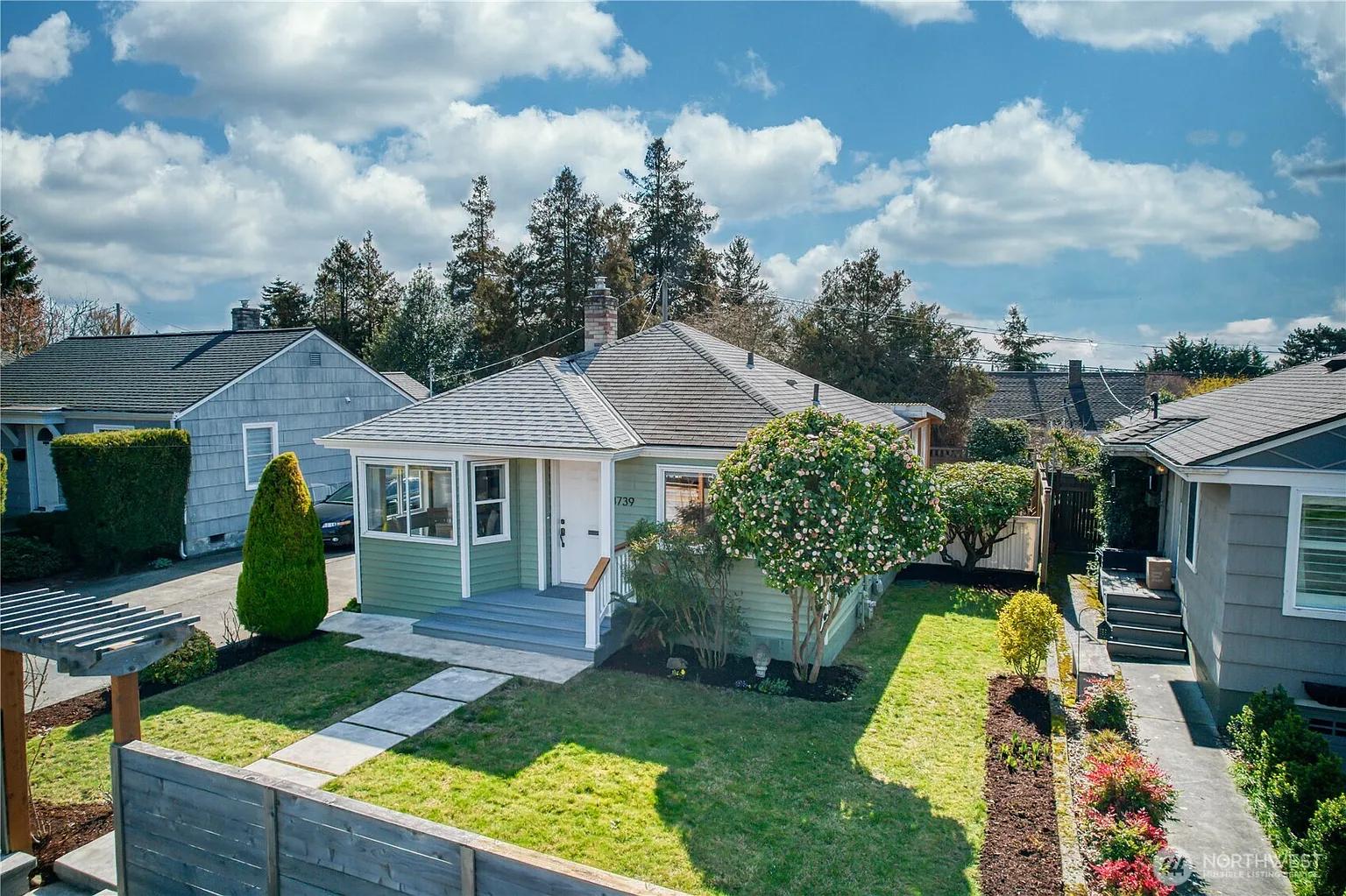 3739 SW Thistle Street photo 1
