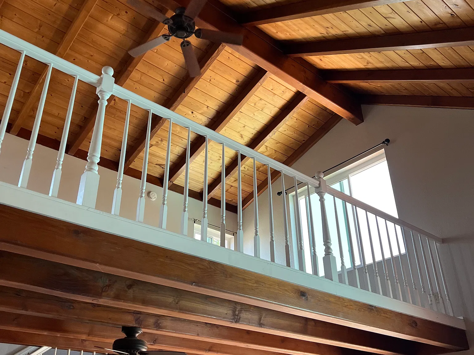 4 bed, 2.5 bath, 2400 sqft, $6,300 — Photo 4