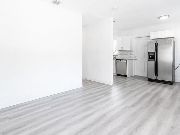 4th image of 5909 Pinewood Avenue