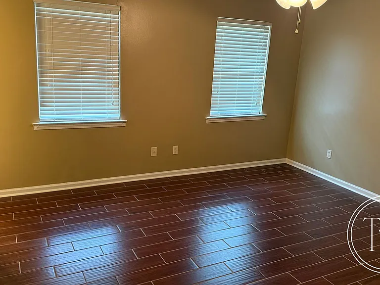 142 NE Shayna Dr — Photo 14