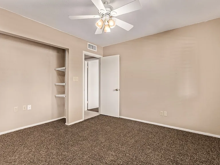 2637 E Sierra St — Photo 23