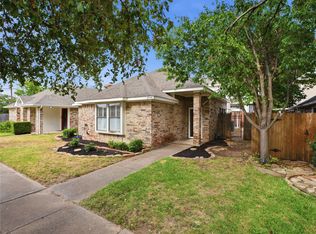 2044 Whippoorwill Ln, Carrollton, TX 75006