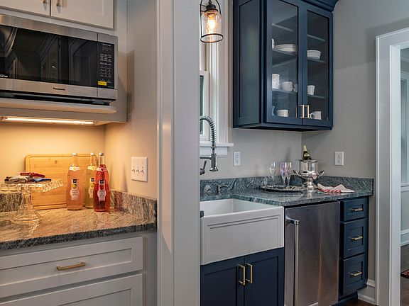 5th image of 5823 N Shoreland Ave